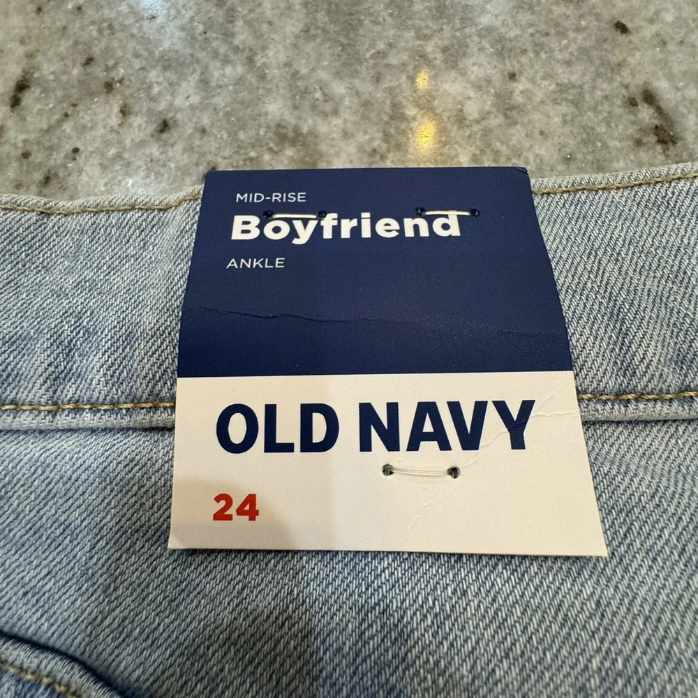 NWT Old Navy Plus Size Capri Jeans 47x25 Sz 24 Boyfriend Mid Rise Light Wash